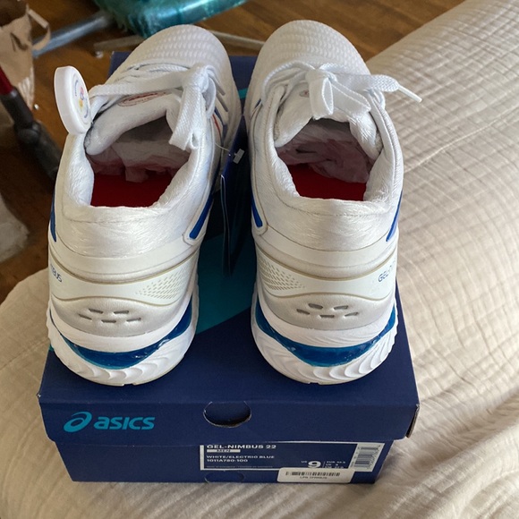 ASICS Gel Nimbus 22 White/Electric Blue nwt size 9 - Picture 4 of 8